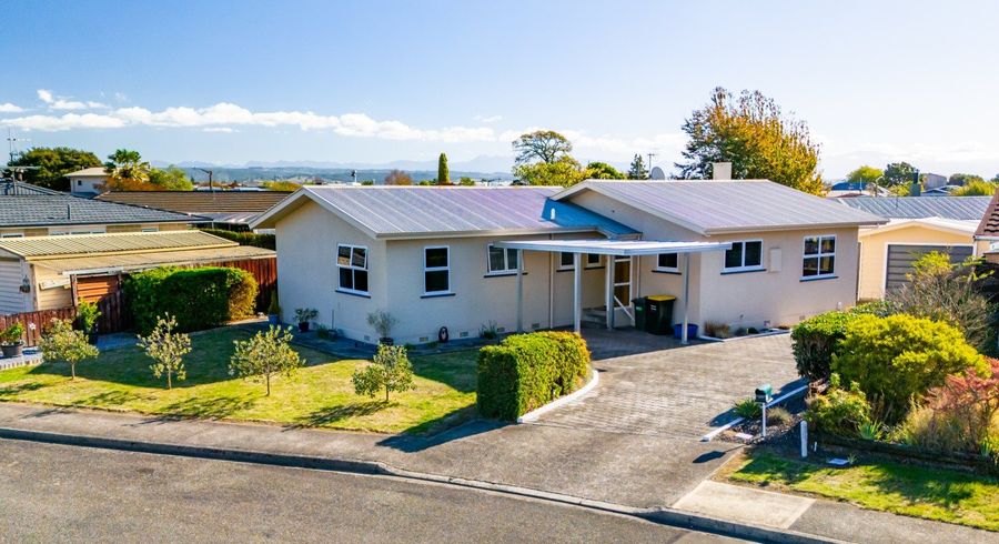  at 4 Field Place, Richmond