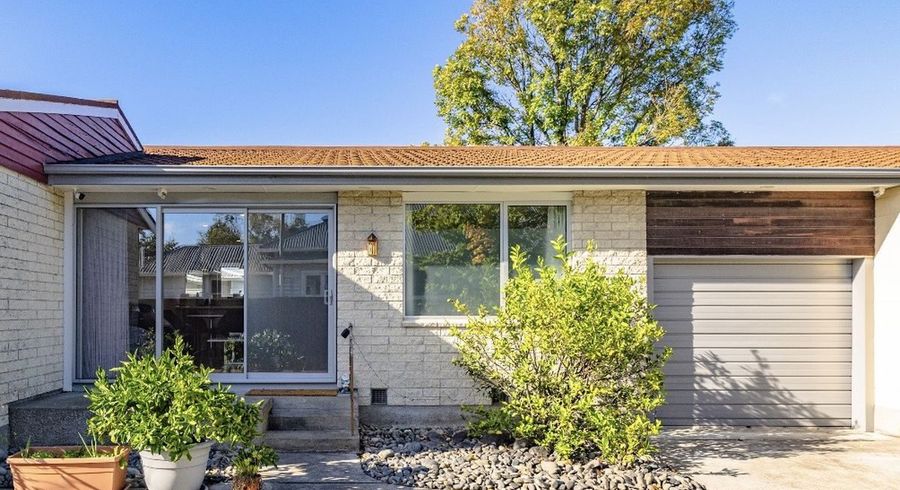  at 2/104 Picton Avenue, Riccarton, Christchurch City, Canterbury