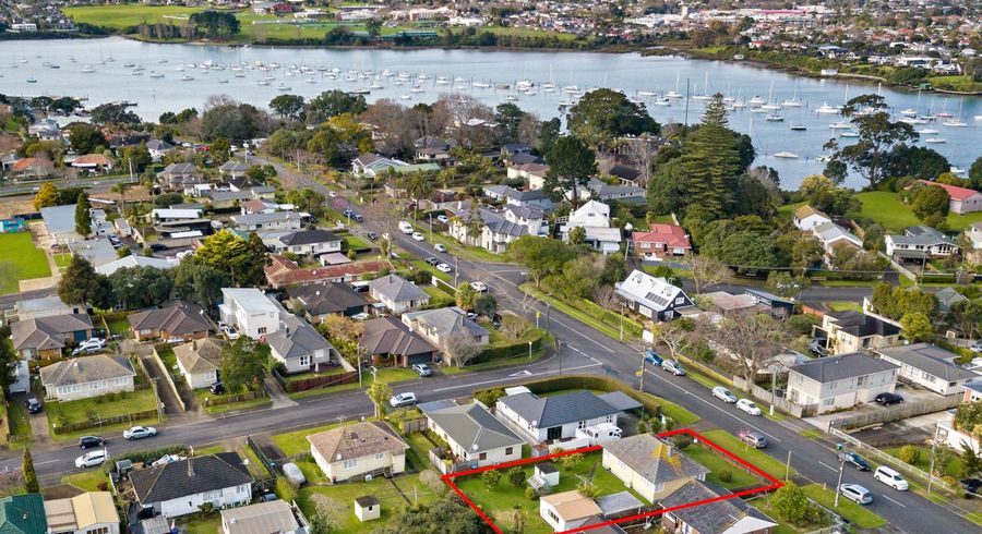  at 62 Kings Road, Panmure, Auckland