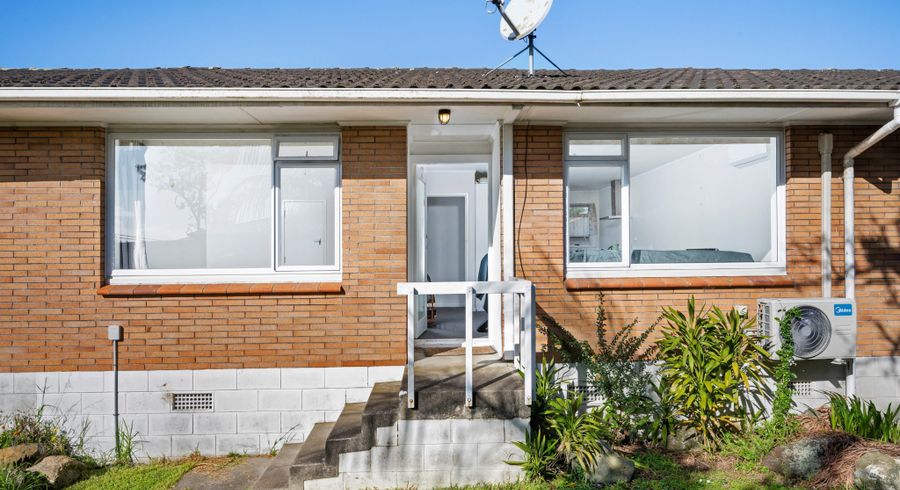  at 2/24A Vine Street, Mangere East, Auckland