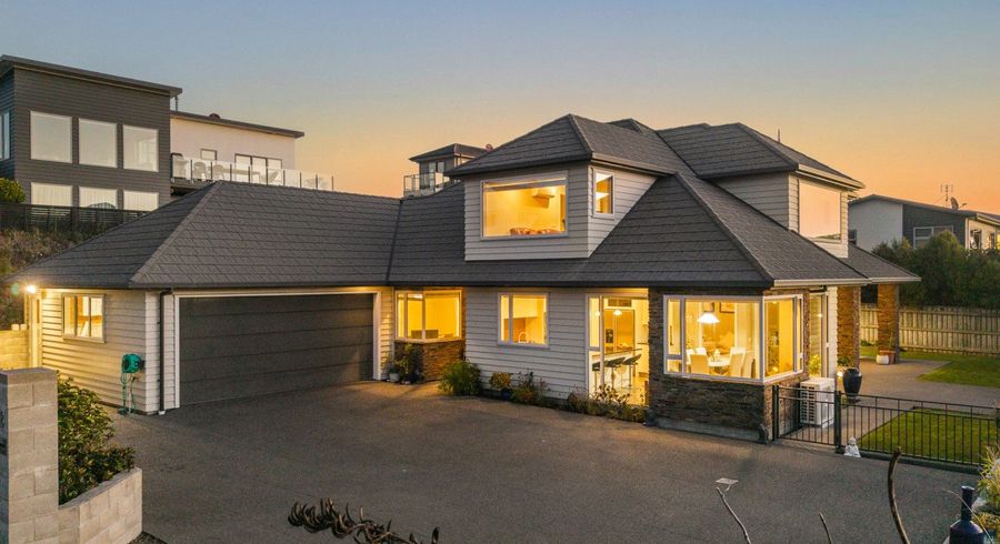  at 18 Kahurangi Heights, Aotea, Porirua, Wellington