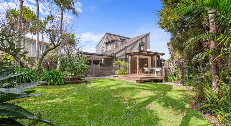  at 33 Woodlands Crescent, Browns Bay, North Shore City, Auckland