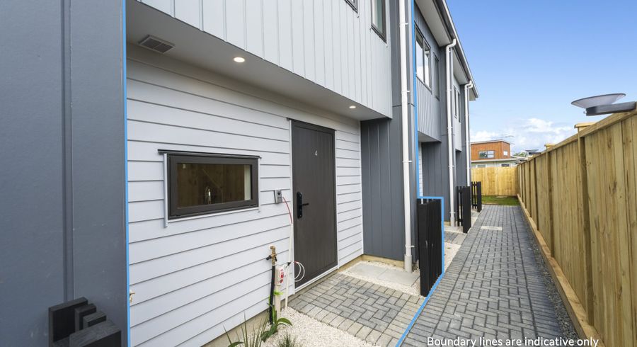  at 4/31 Tiroroa Avenue, Te Atatu South, Waitakere City, Auckland