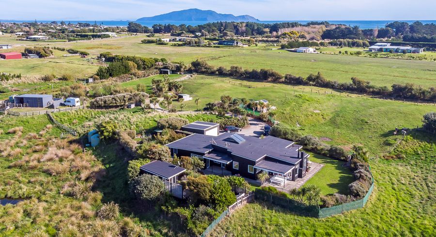  at 21 Sandown Road, Te Horo Beach