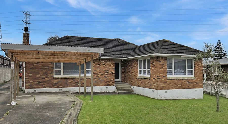  at 2 Vera Road, Te Atatū South, Auckland