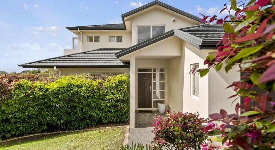  at 8 Greenleaf Way, Northcross, Auckland