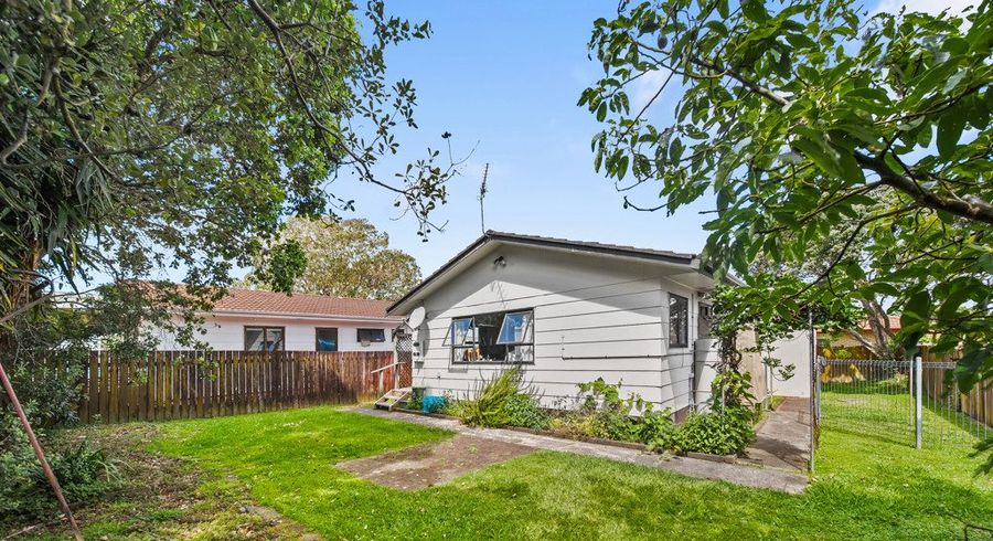  at 2/397 Roscommon Road, Clendon Park, Manukau City, Auckland