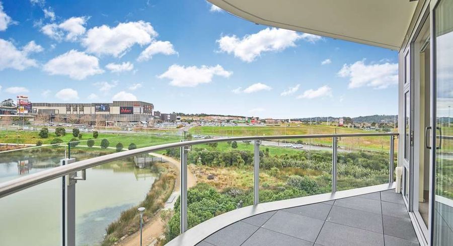  at 304/5 Rose garden lane, Albany, North Shore City, Auckland