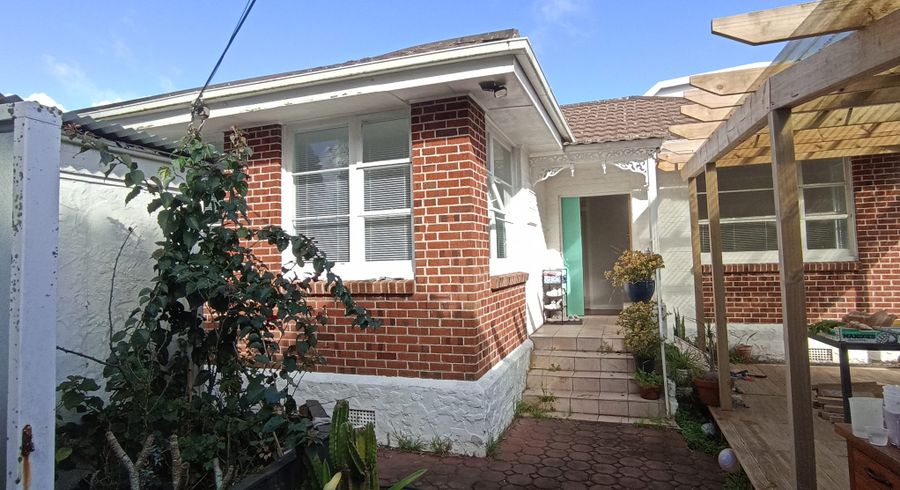  at 4 Sydney Street, Hauraki, North Shore City, Auckland