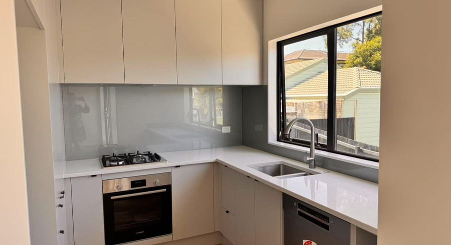  at 24 Gladys Ave, Glenfield, North Shore City, Auckland