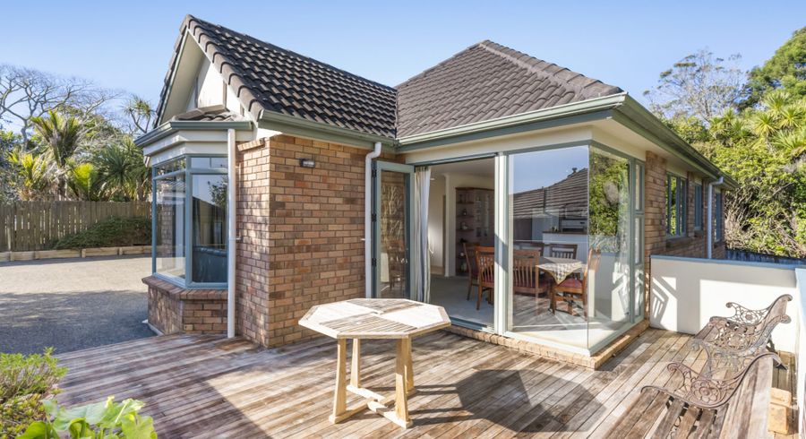 at 6A Radiata Lane, Chatswood, Auckland