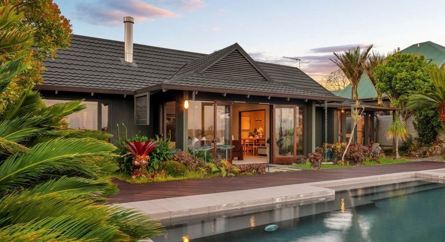  at 10 Marine Terrace, Bayswater, North Shore City, Auckland