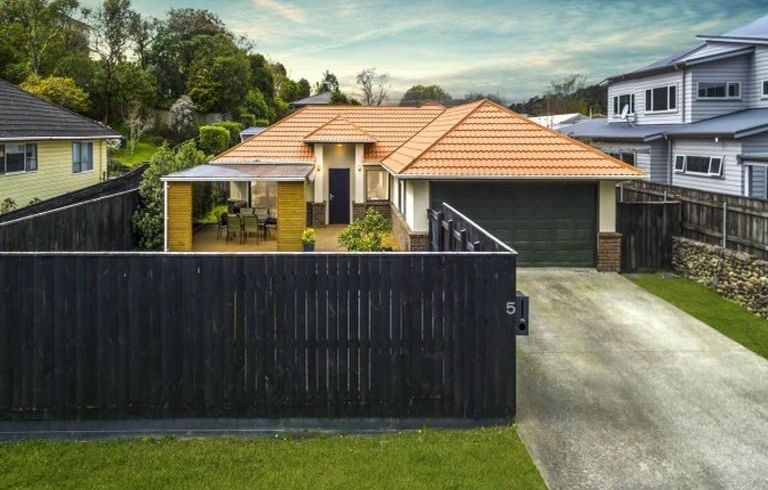  at 5 Gloucester, Silverstream, Upper Hutt, Wellington
