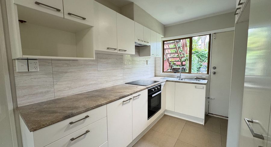  at 2/16 Knight Avenue, Mount Albert, Auckland City, Auckland