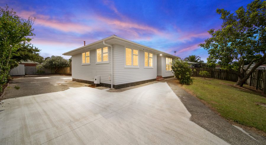 at 33 Convair Crescent, Mangere, Auckland