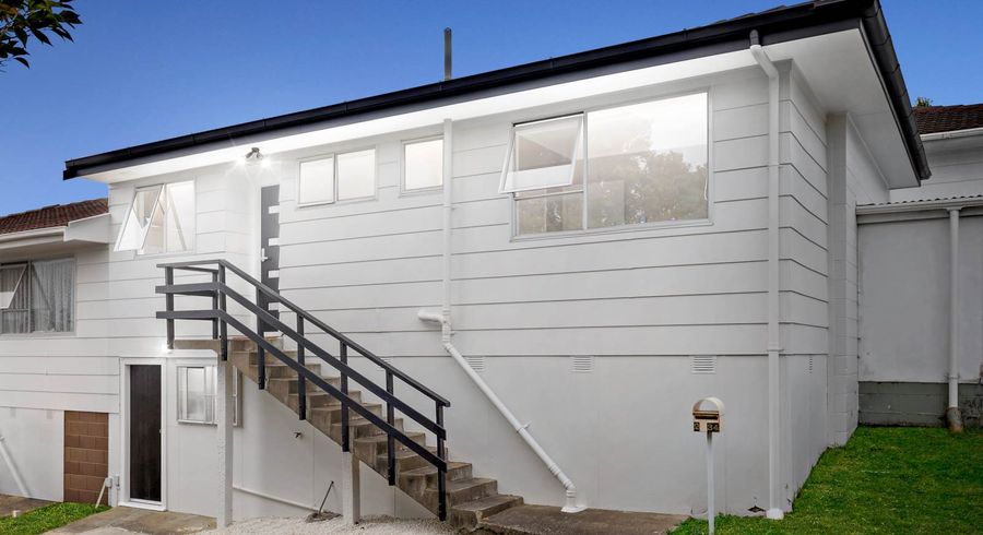  at 2/34 Sunnynook Road, Sunnynook, Auckland