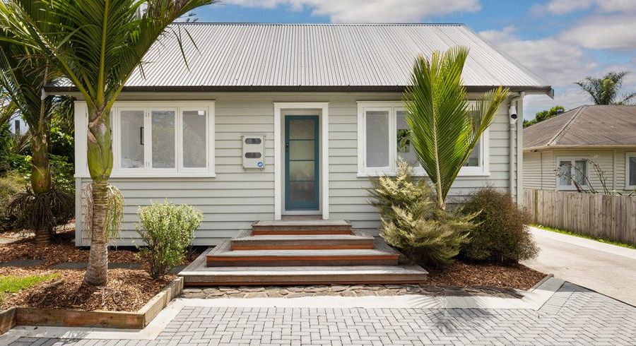  at 32 Pine Avenue, Henderson, Waitakere City, Auckland