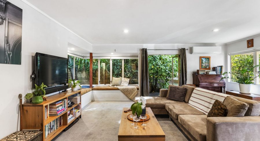  at 1/28 Cresta Avenue, Beach Haven, Auckland