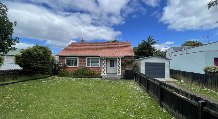  at 25 Queensway, Three Kings, Auckland