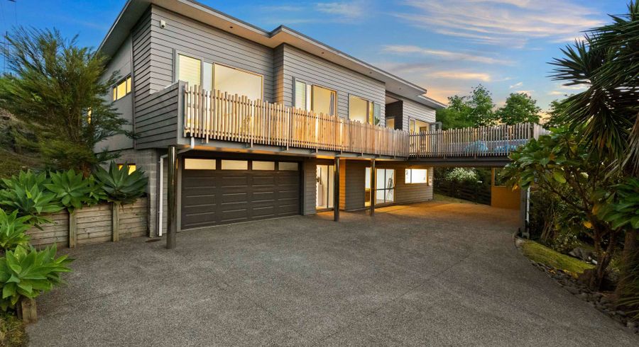  at 9 Bernard Magnus Lane, Greenhithe, Auckland