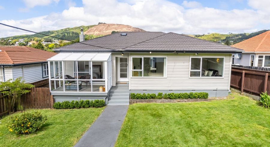  at 342 Main Road, Tawa, Wellington