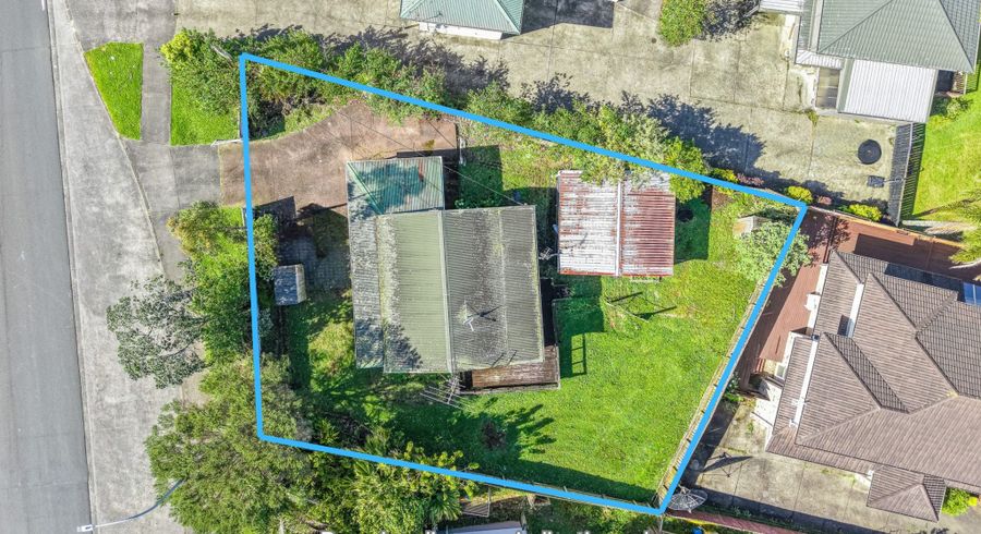  at 942 East Coast Road, Northcross, North Shore City, Auckland