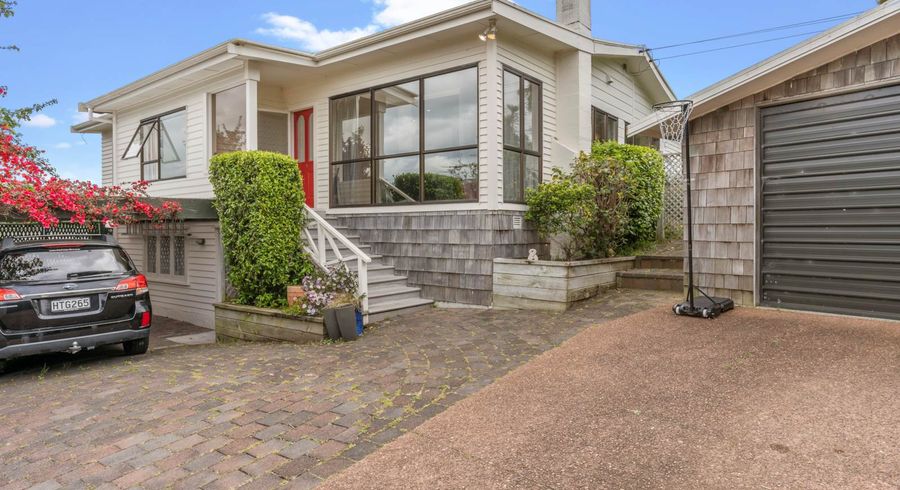  at 3 Jutland Street, Mairangi Bay, Auckland