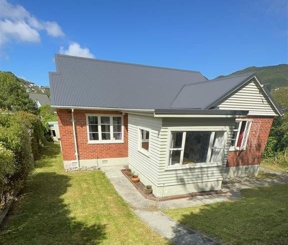  at 9 Sunshine Avenue, Karori, Wellington, Wellington