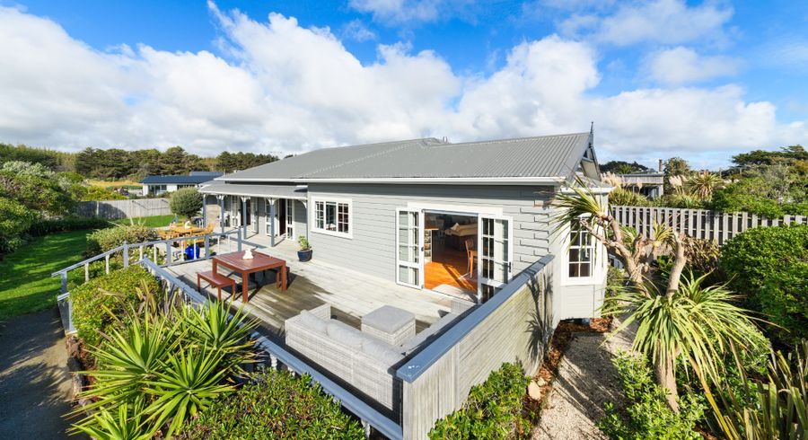  at 32 Kent Avenue, Waitarere Beach, Levin