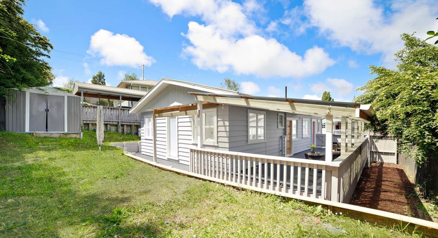  at 2/27 Peach Road, Glenfield, Auckland