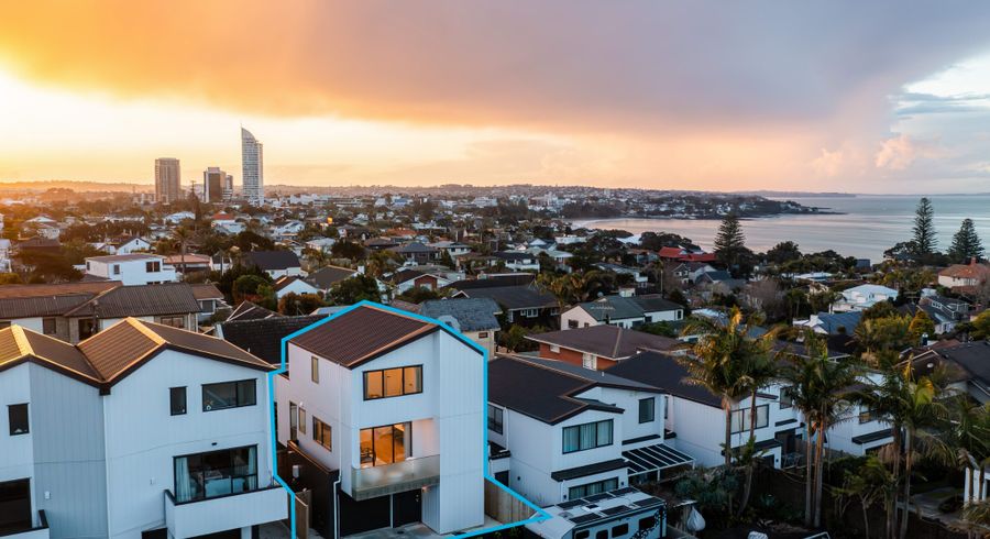  at 4/258 Lake Road, Hauraki, North Shore City, Auckland