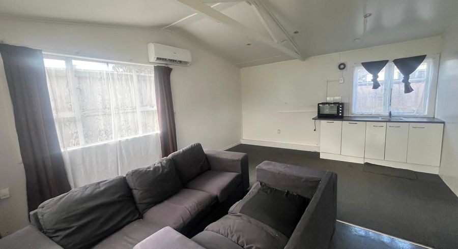  at 2/9 Stewart Place, Otara, Manukau City, Auckland