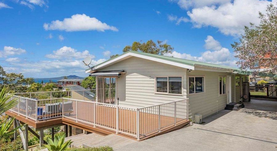  at 3 Dalmeny Close, Murrays Bay, North Shore City, Auckland
