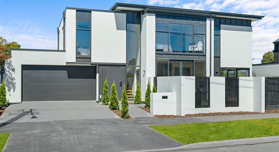  at 4 Daresbury Lane, Fendalton, Christchurch