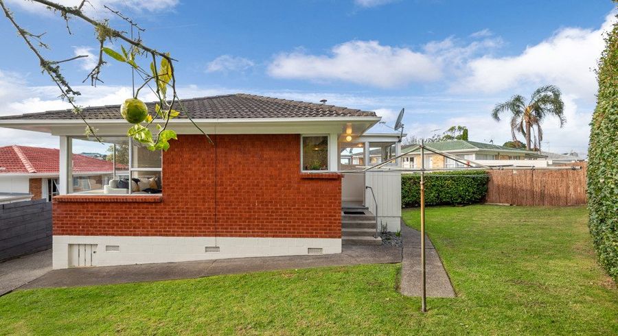  at 2/110 Hillside Road, Glenfield, North Shore City, Auckland