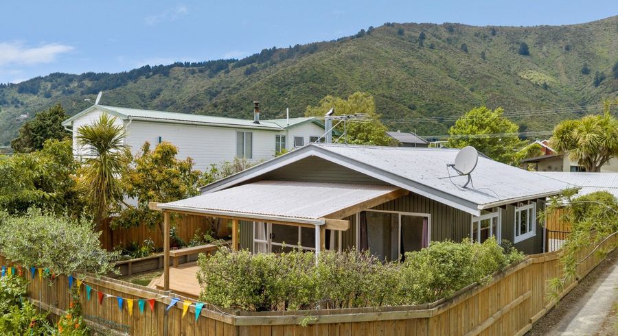  at 46 Beach Road, Waikawa, Marlborough, Marlborough