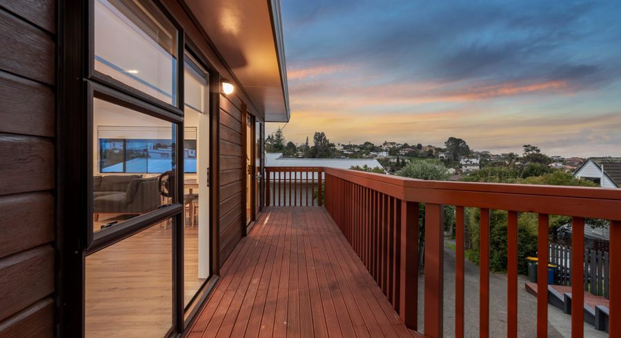  at 2/75 Langana Avenue, Browns Bay, North Shore City, Auckland