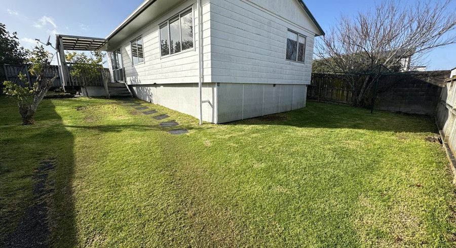  at 2/75 Kervil Avenue, Te Atatu Peninsula, Auckland