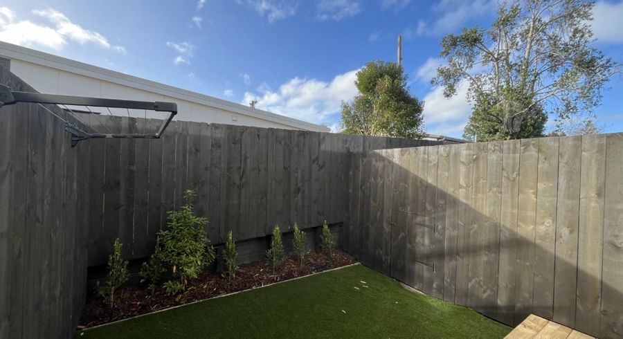  at 4/157 Beach Haven Road, Beach Haven, North Shore City, Auckland