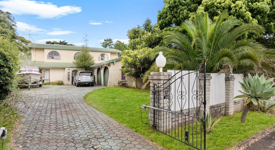  at 11 Norman Lesser Drive, Saint Johns, Auckland