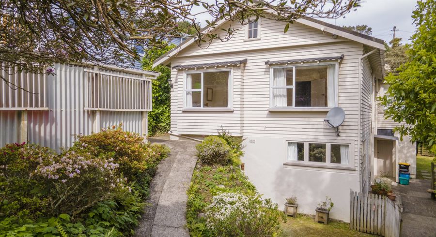  at 18 Omar Street, Khandallah, Wellington