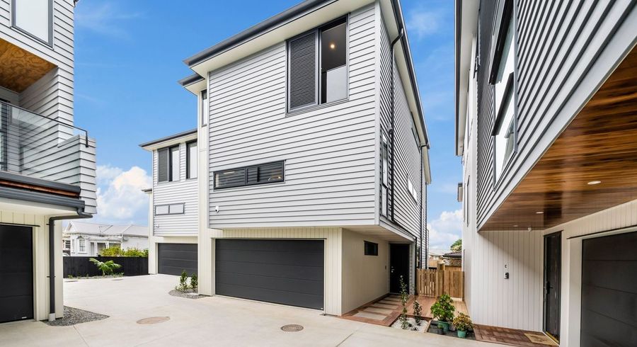  at 835D Manukau Road, Royal Oak, Auckland