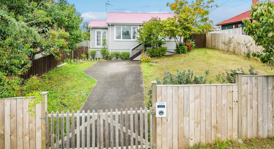  at 109 Beach Haven Road, Beach Haven, Auckland