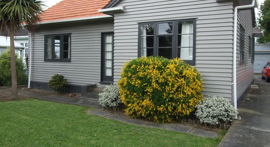  at 220 College Street, West End, Palmerston North, Manawatu / Whanganui