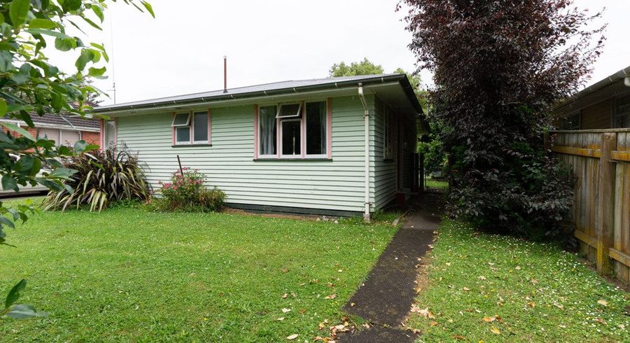  at 6 Newbury Street, Awapuni, Palmerston North, Manawatu / Whanganui