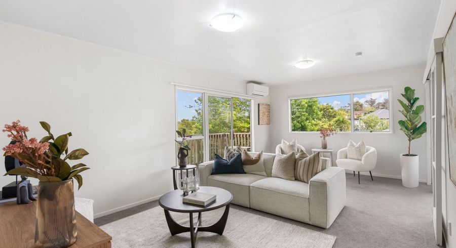  at 2/218 East Coast Road, Forrest Hill, North Shore City, Auckland