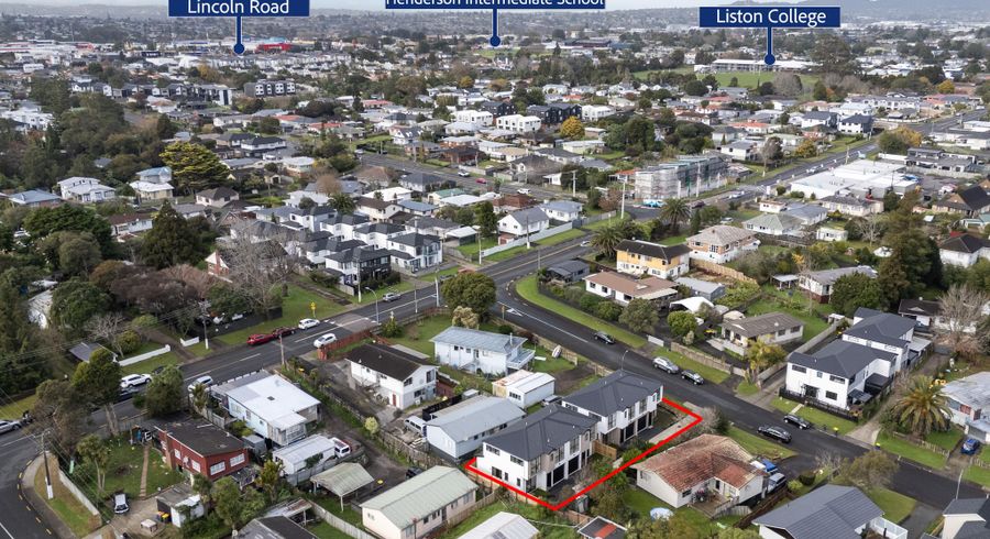  at 2/48 Larrisa Avenue, Henderson, Waitakere City, Auckland