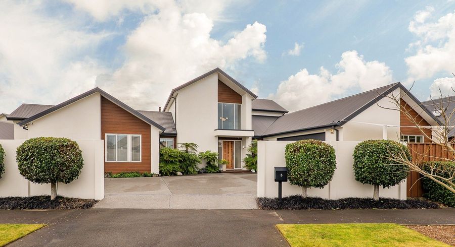  at 5 Lakebridge Place, Waitikiri, Christchurch City, Canterbury