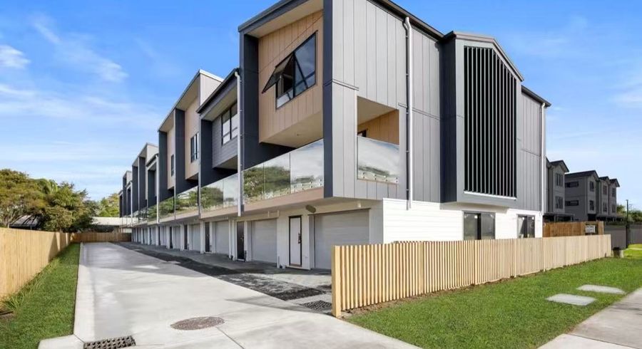  at 6 Robertson Road, Ranui, Waitakere City, Auckland