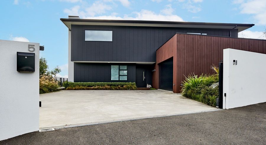  at 5 Howard Road, Point Howard, Lower Hutt
